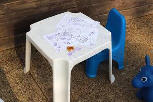 artículos para juegos y Deportes en el patio de recreo en el ciudad parque. foto