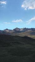 uma majestoso Rocha formação Aumentar a partir de a grande deserto panorama video