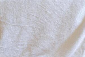 estropeado o arrugado blanco toalla antecedentes textura tomado con suave natural ligero usado para ropa antecedentes textura foto