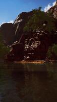 lac powell à une journée ensoleillée en été video