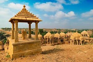 bada bolsa cenotafios hindú tumba mausoleo . jaisalmer, rajastán, India foto