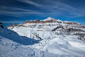 esquí recurso en dolomitas, Italia foto