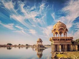 indio punto de referencia gadi sagar en Rajasthan foto