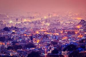 aéreo ver de Jodhpur en crepúsculo foto