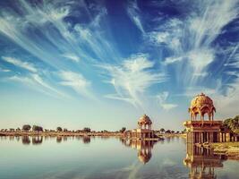 indio punto de referencia gadi sagar en Rajasthan foto