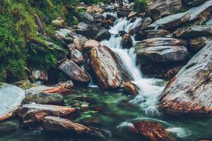 bhagsu cascada. bhagsu, himachal pradesh, India foto