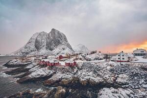 hamnoy pescar pueblo en lofoten islas, Noruega foto