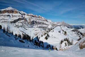 esquí recurso en dolomitas, Italia foto