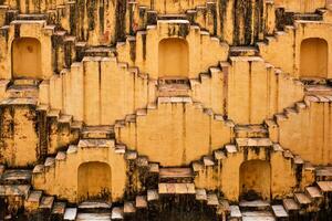 escalera de panna meena ka kund stepwell en jaipur, rajastán, India foto