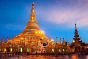 Pagoda Shwedagon en la noche foto