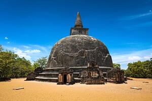 kiri vihara antiguo budista dagoba estupa foto