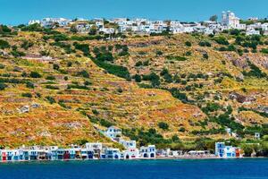 clima y plaka pueblos en milos isla, Grecia foto