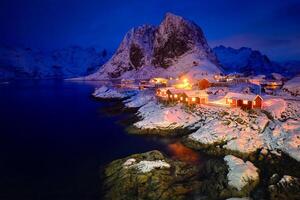 hamnoy pescar pueblo en lofoten islas, Noruega foto