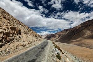 la carretera en Himalaya foto