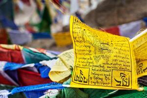 tibetano budismo oración banderas pulmón foto