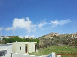 asombroso natural belleza de abha en saudi arabia en el verano estación. alto montañas, verdor, bajo nubes y niebla son el belleza de abha. foto