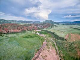 estribaciones de rocoso montañas en Colorado foto