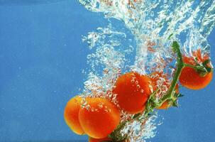 verduras en agua foto