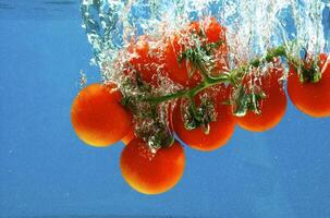 verduras en agua foto