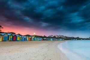 vistoso playa casa a amanecer en Brighton playa melbourne en abril 1, 2014, melbourne, Australia foto