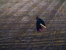 Tractor y maquinaria agricola , sembrando, La Pampa, Argentina photo