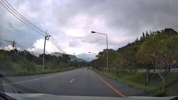 13 ottobre 2023 immagini a partire dal auto macchine fotografiche guida per un' lungo vacanza, viaggio su rurale strade e nel nakhon SI thammarat provincia, Tailandia. video