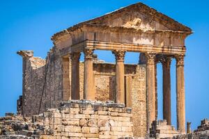 restante de el romano ciudad de dougga con el Capitolio, Túnez foto