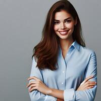 ai generado joven sonriente confidente profesional negocio mujer vistiendo azul camisa, bonito elegante hembra ejecutivo mirando a cámara foto