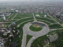 aéreo ver de dha fase-6, principal cuadrado, un pequeño pueblo en 2023-07-18 en lahore Pakistán. foto