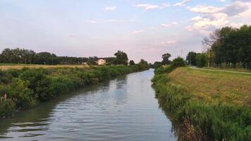 landschap van de po vallei met rivier- 3 video