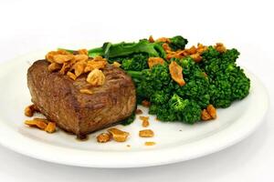 Filet do Moraes, grilled tall fillet with broccoli and fried garlic photo