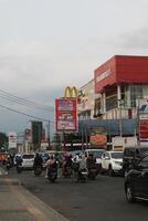 Tasikmalaya, West Java, Indonesia. April 06 2024. - Photo of the traffic scene in front of the TRANSMART Tasikmalaya mall.