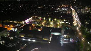 aéreo hora lapso noche imágenes de iluminado madera de boreham Londres pueblo de Inglaterra unido Reino. abril 4to, 2024 video