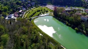 Drohne fliegend Über val de kurz, Antenne Aussicht von das sangsue See, Meurthe-et-Mosel video