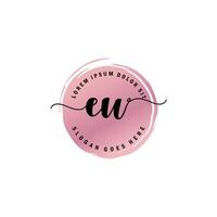 ew inicial letra escritura logo con circulo cepillo modelo vector