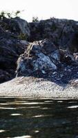 majestueux Roche formation dans Espagnol des eaux video