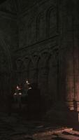affascinante ambiance debolmente illuminato Gotico Chiesa candele video