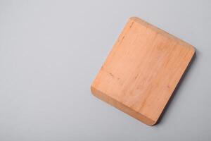 Empty wooden cutting board on gray textured concrete background photo