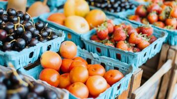 vistoso formación de Fresco frutas a agricultores mercado, muy lleno con sabores de el verano cosecha foto