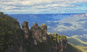 Three sister rock at blue mountain Australia photo