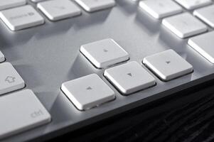 el blanco ratón y el teclado para el computadora foto