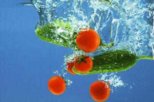 verduras en agua foto