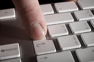 The white mouse and the keyboard for the computer photo