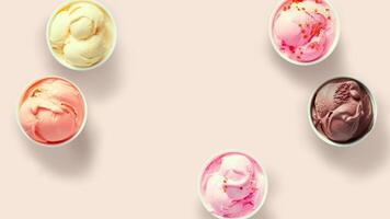 Eis Sahne Reihe Sortiment mehrfarbig oben Aussicht Dessert Sommer- Süßigkeiten lecker ungesund Essen erfrischend cool video