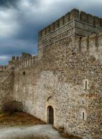 mamuro castillo, medieval castillo Almenas, troneras, parapeto y merlones foto