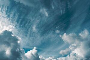 hermosa ver de un tierra y cielo - increíble cielo con nubes foto