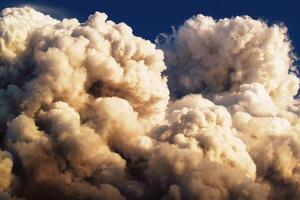 hermosa ver de un tierra y cielo - increíble cielo con nubes foto