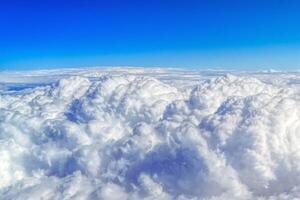 hermosa ver de un tierra y cielo - increíble cielo con nubes foto