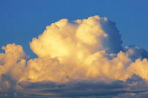 hermosa ver de un tierra y cielo - increíble cielo con nubes foto