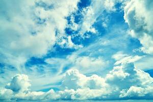 hermosa ver de un tierra y cielo - increíble cielo con nubes foto